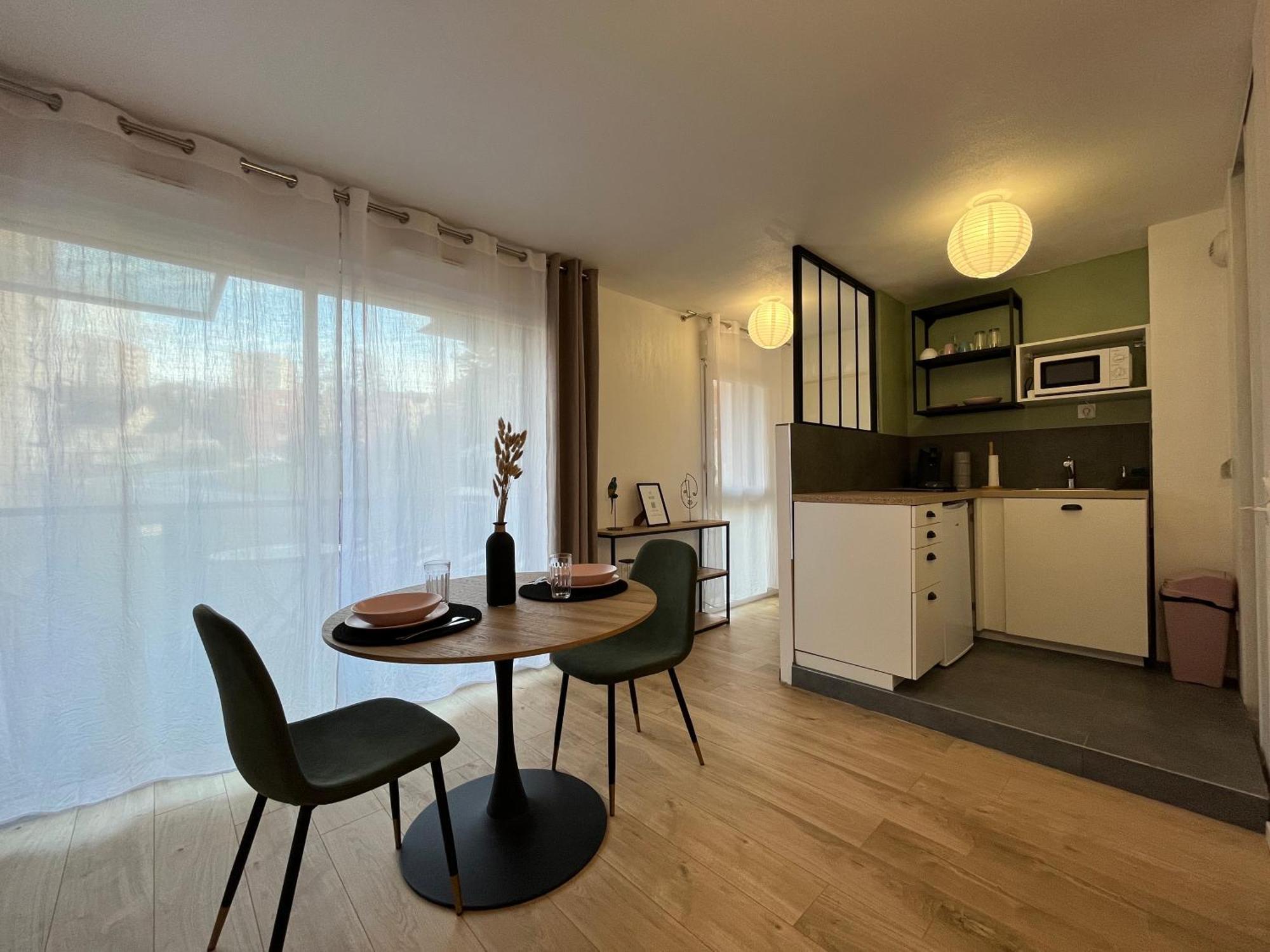Petit Cocon Paisible Apartment เลอม็องส์ ภายนอก รูปภาพ