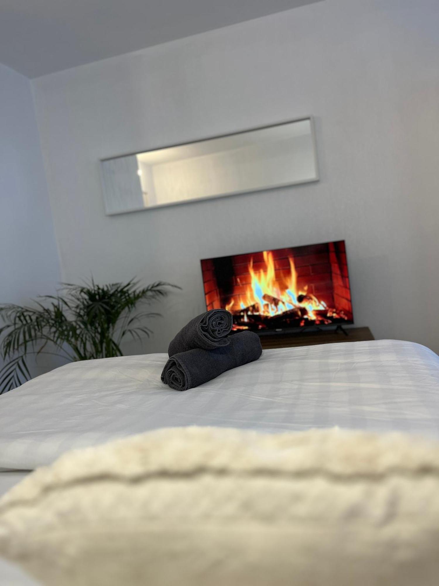 Petit Cocon Paisible Apartment เลอม็องส์ ภายนอก รูปภาพ